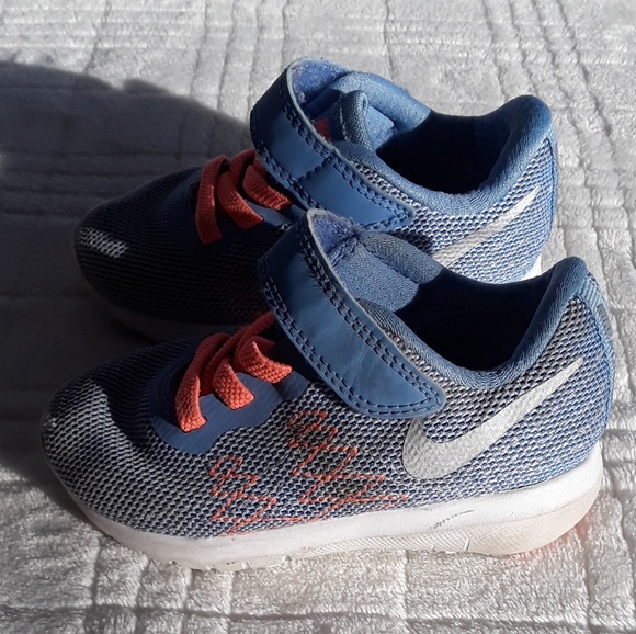 NIKES - Picture 2 of 4